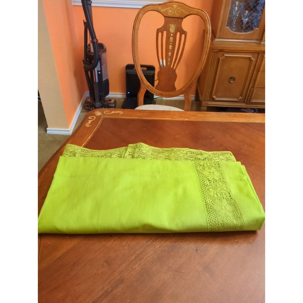 Lime Green Tablecloth Lace Edge 63